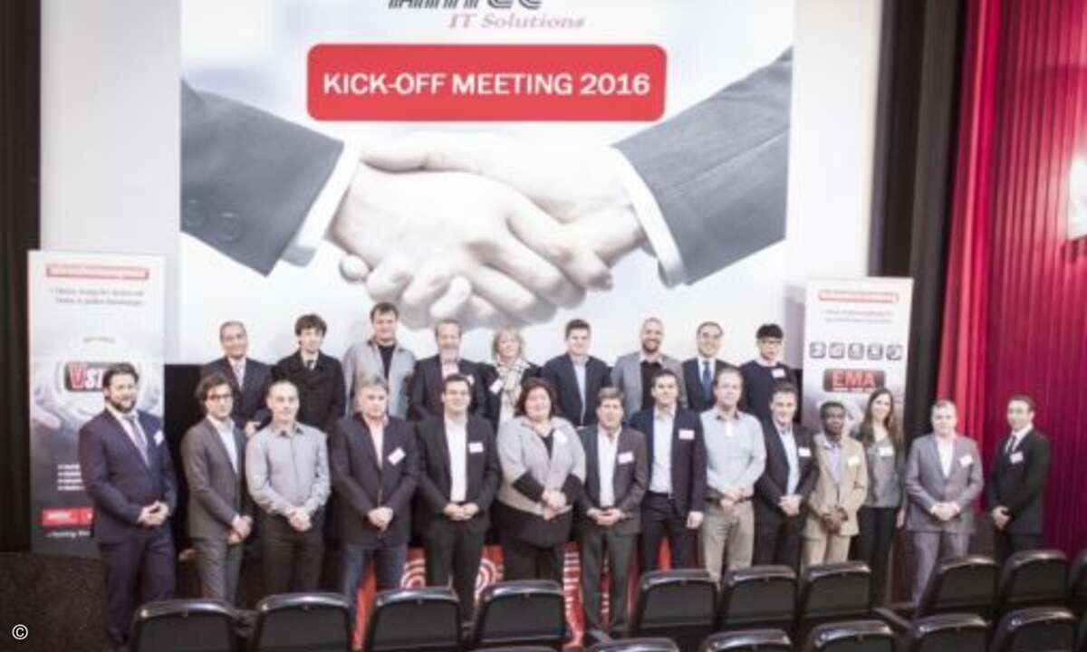 Gruppenbild der Artec-Mitarbeiter mit den Partnern (Foto: Artec)