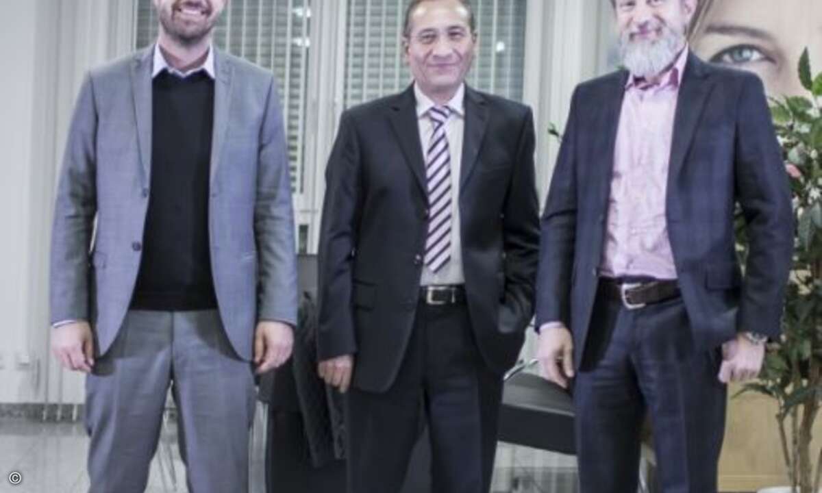 Markus Stotz und Mariano Isek von Zibris mit Artec-Chef Jerry Artishdad (Mitte) (Foto: Artec)