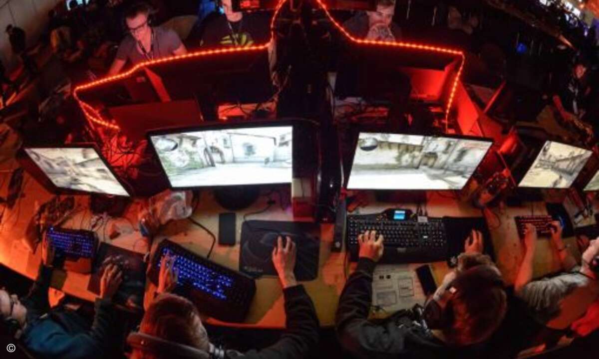 Per Live-Streams konnte das weltweite Publikum an den Wettkämpfen der eSports-Turniere teilnehmen (Bild: Leipziger Messe GmbH / Jens Schlüter)