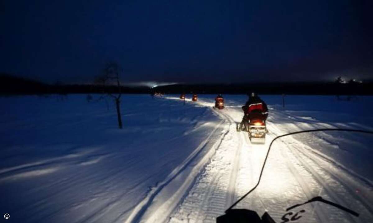 Beim nächtlichen Snow-Mobile-Race war Action garantiert (Bild: Asus)