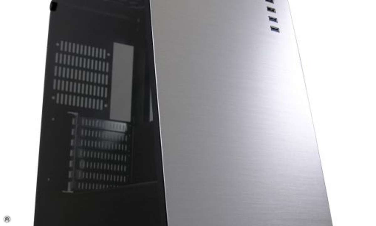 Der LC-Power Gaming 981S - Silverback überzeugt durch hochwertige Materialien und außergewöhnliches Design. Passend zum Aluminium sind die Seitenabdeckungen deznt abgetönt (Foto: LC-Power)
