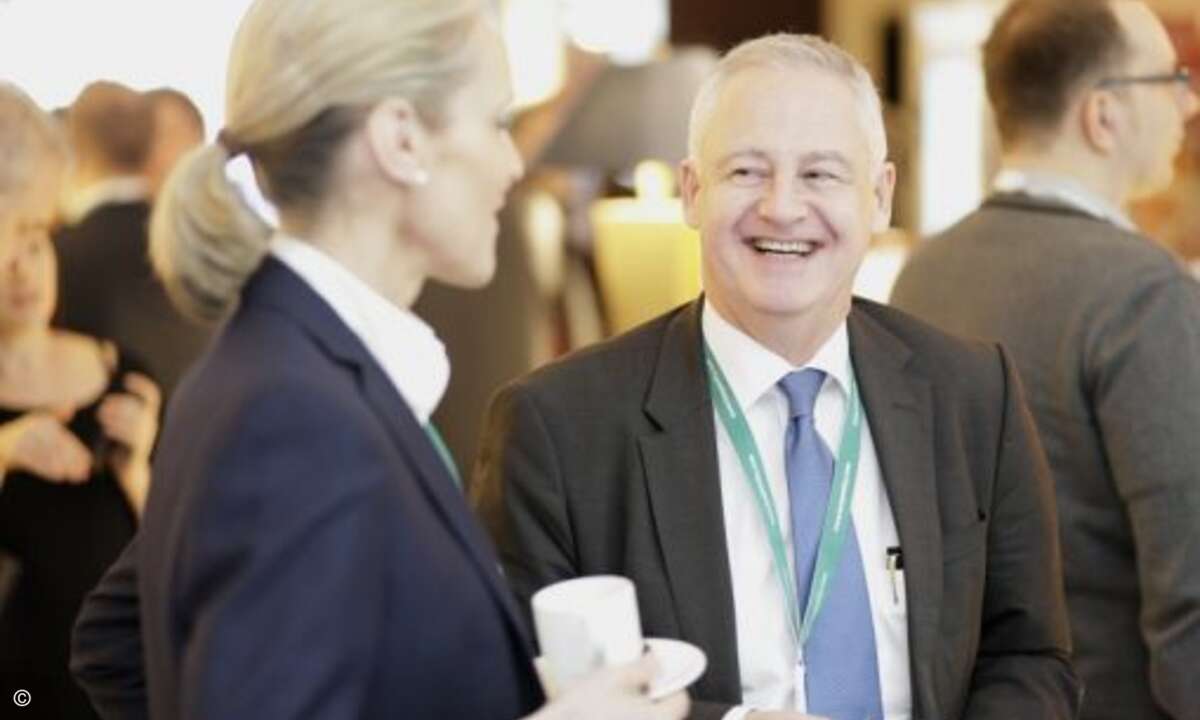 Beatrice von der Brueggen und Rene Bodmer (beide Kapsersky) im Gespräch (Foto: Kaspersky)