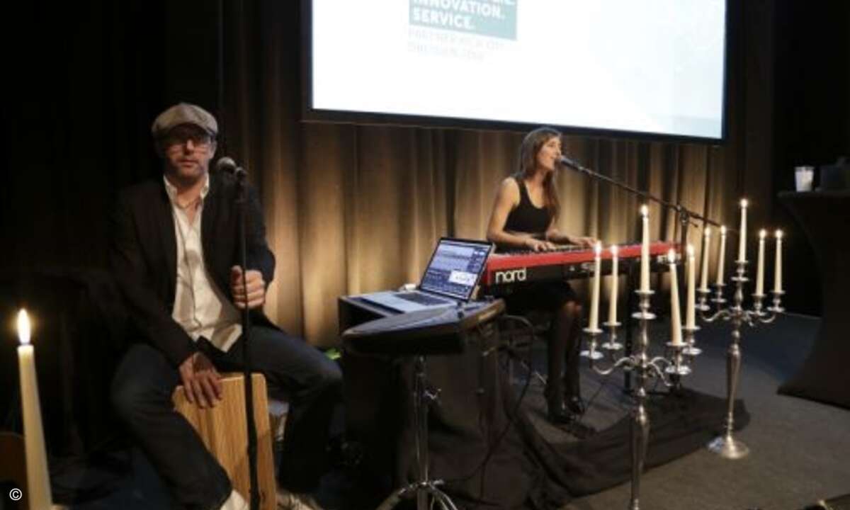 Dort sorgte die Band Duo für die musikalische Untermalung (Foto: Kaspersky)