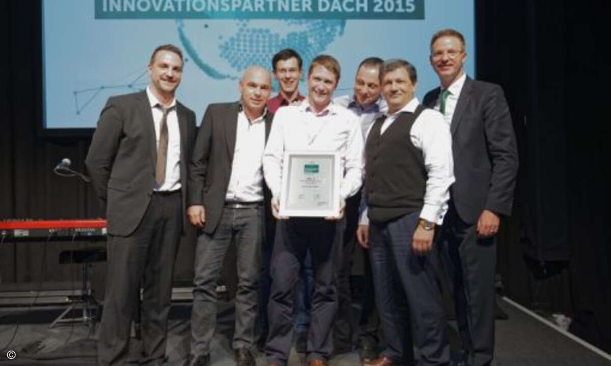 Matthias Nefzger, Mario Janecek, Michael Rublack, Olaf Gürtler, Philip Dettl und Tomé Spasov von Ectacom freuen sich über den Preis für den Innovationspartner DACH 2015, überreicht von Holger Suhl (v.l.n.r.) (Foto: Kaspersky)