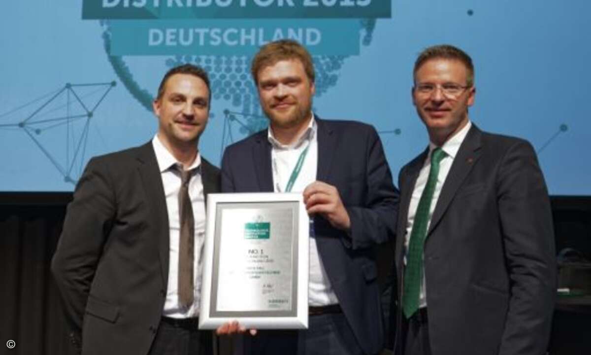 Thomas Henk von WickHill (Mitte) bei der Preisverleihung (Foto: Kaspersky)