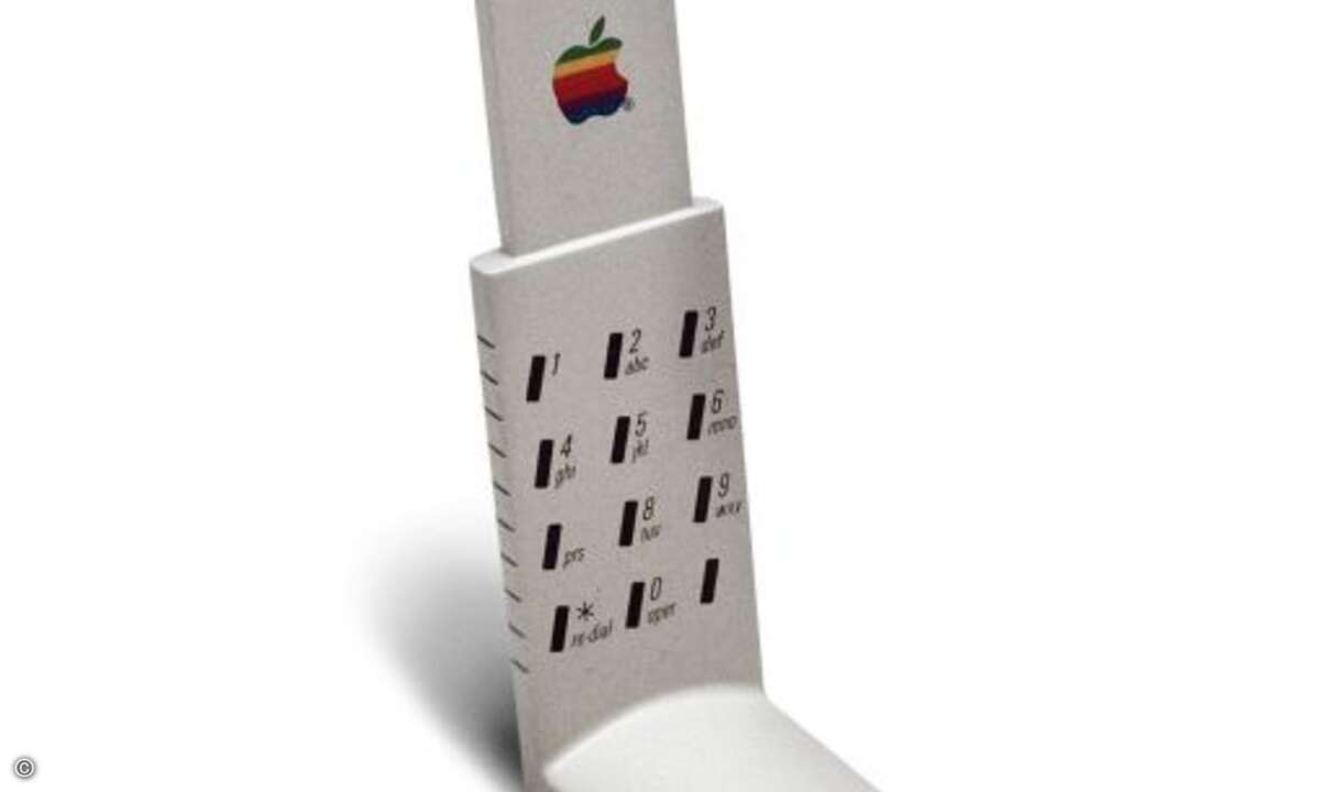 Doch selbst was auf den ersten Blick aussehen mag wie ein typisches Klapp-Handy erweist sich bei genauerem Hinsehen als ausgeklügelt praktische Lösung für den Spagat zwischen kompakten Ausmaßen und komfortabler Nutzung (Foto: Hartmut Esslinger und fr