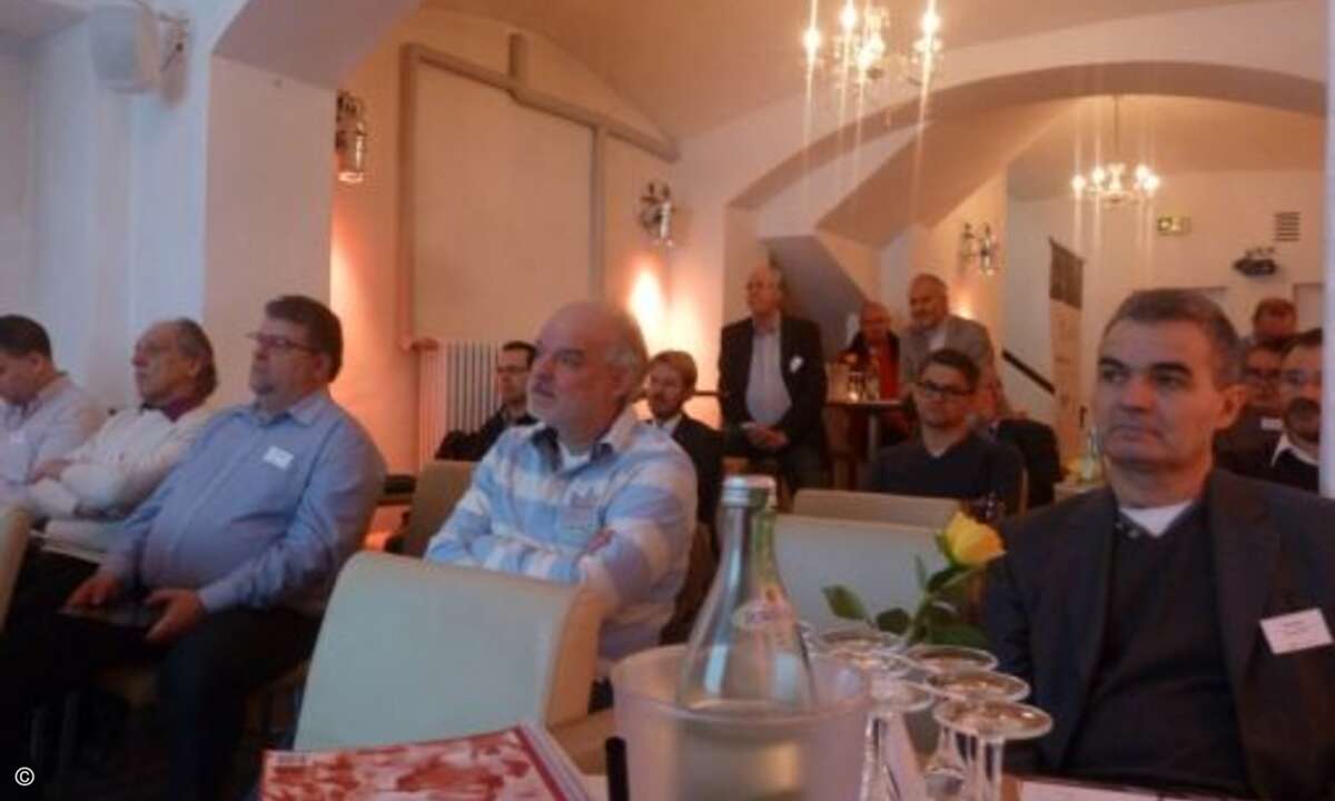 In München kamen die Novastor-Partner im Gewölbekeller des Kater Mikesh zusammen(Foto: Novastor)