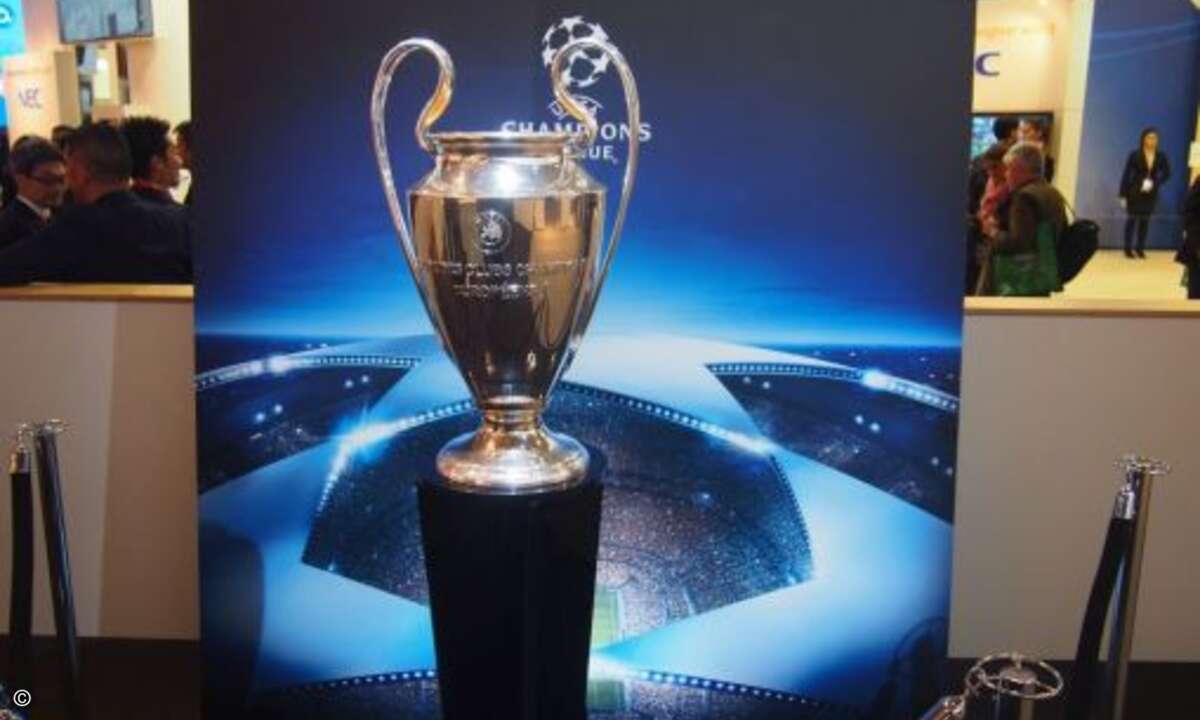 Champions League-Sponsor Sony ließ es sich nicht nehmen, den Henkelpott am Stand auszustellen (Foto: CRN)