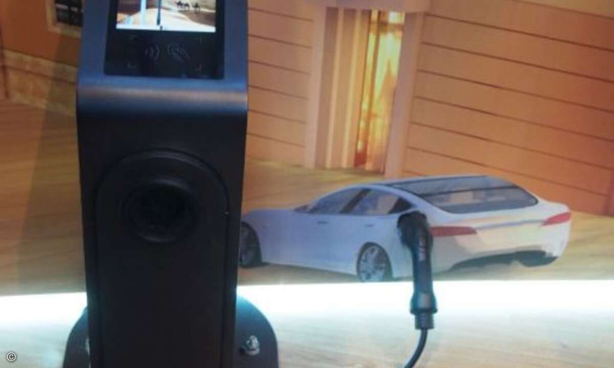 ..sowie über ein User-Terminal und eine Ladestation für Elektro-Autos (Foto: CRN)