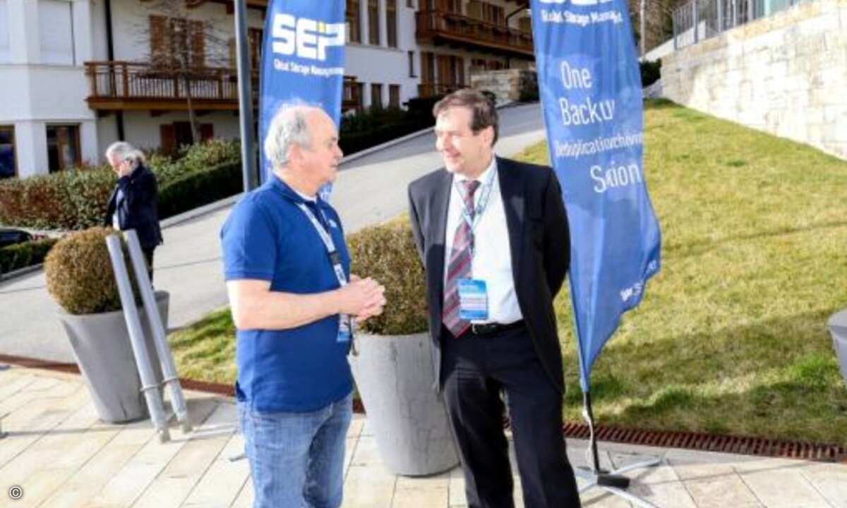 SEP-Chef Georg Moosreiner im Gespräch mit Ralf Rieger von SAP (Foto: SEP)