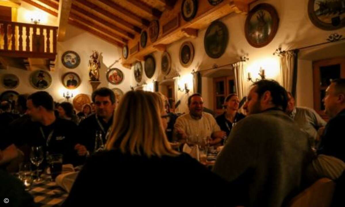 Zünftiges Abendmahl in bayerischer Atmosphäre (Foto: SEP)