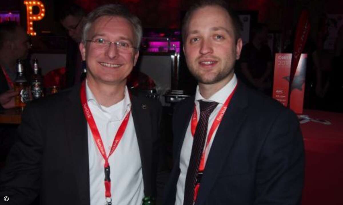 Thomas Jell von TP-Link zusammen mit CRN-Redakteur Peter Tischer (Foto: CRN)