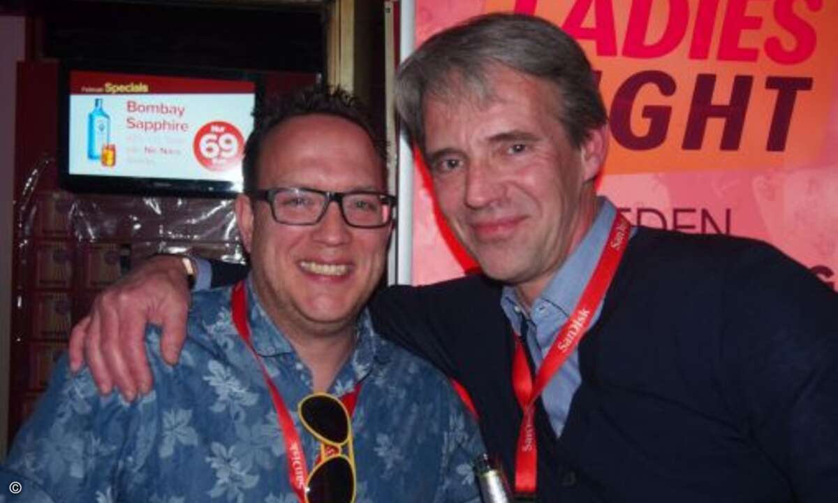 Haben zusammen schon viele Partys gefeiert: Stefan Knerrich von APC by Schneider Electric zusammen mit Christian Velroyen, Sandisk (Foto: CRN)