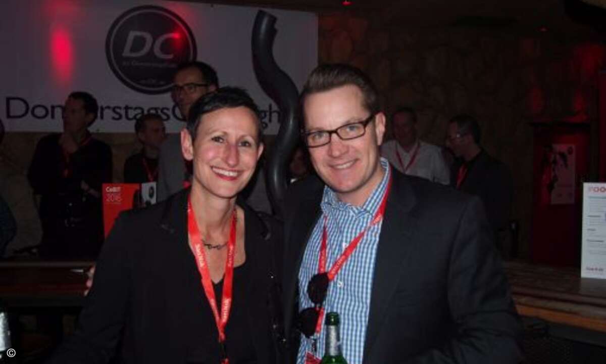 Karin Hernik von Schneider Electric zusammen mit Marc Adelberg von der CRN (Foto: CRN)