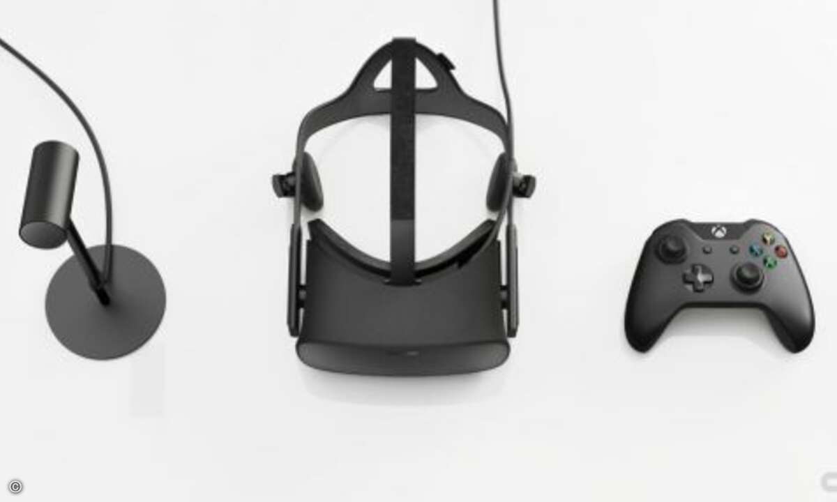 Neben der VR-Brille mit integrierten Kopfhörern gehört eine kleine Infrarotkamera auf einem Stativ sowie ein kabelloser Kontroller zum Gesamtpaket (Foto: Oculus VR)