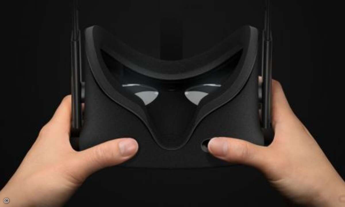 Die Oculus Rift im Handshold (Foto: Oculus VR)