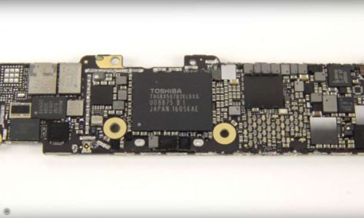 Auch bei den weiteren Komponenten gibt es wenig Überraschungen... (Foto: Screenshot iFixit Youtube)