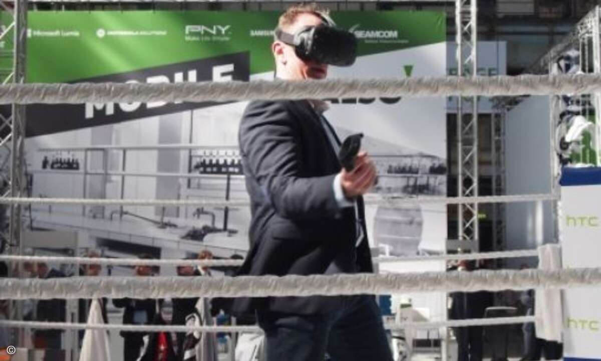 Die Besucher konnten sich auch beim virtuellen Schattenboxen versuchen (Bild: CRN)