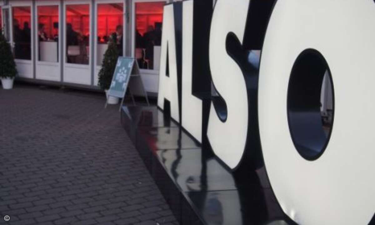 Das Diner fand vor der Jahrhunderthalle statt (Bild: CRN)