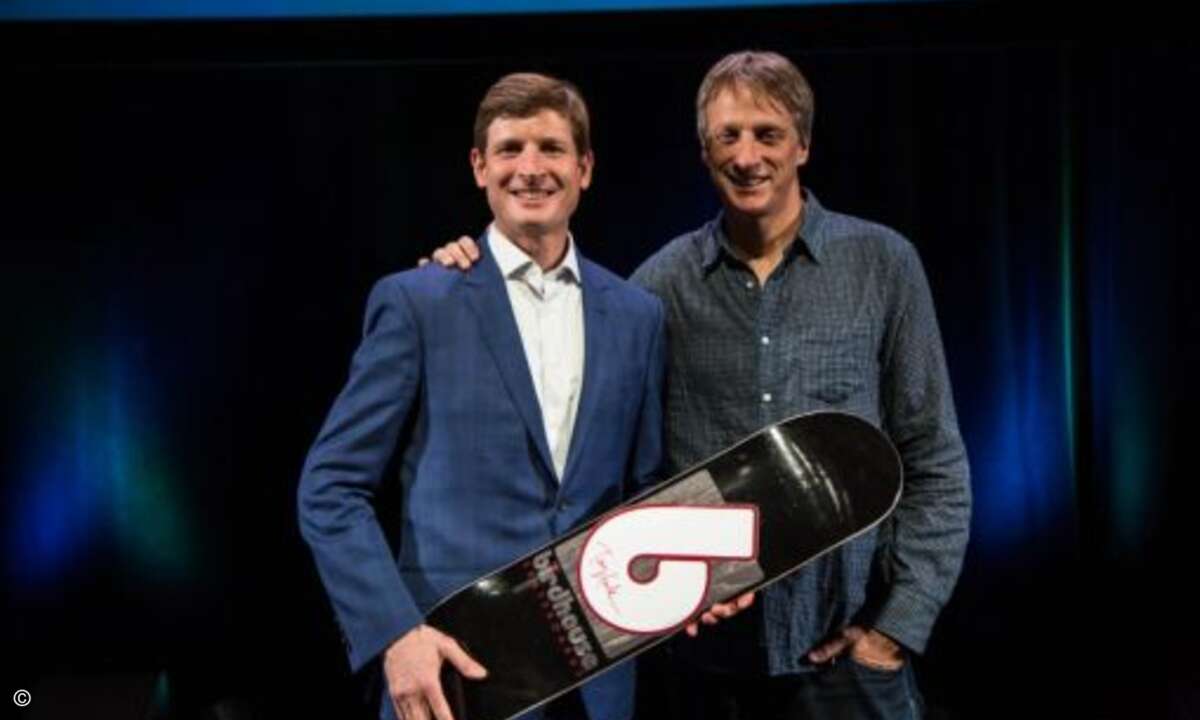 Sophos-CEO Kris Hagerman (l.) mit Gastredner Tony Hawk (Foto: Sophos)