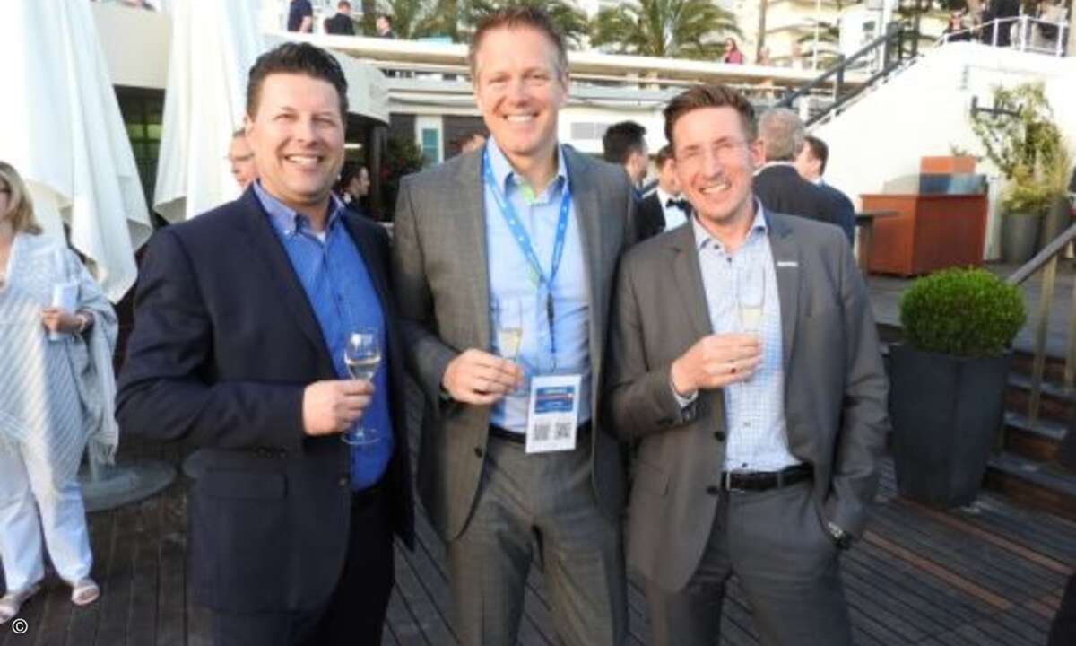 Channel-Chef Helmut Nohr im Gespräch mit Jens Dreger von Dreger Consulting und Lars Sommerfeldt von FKS (Foto: Sophos)