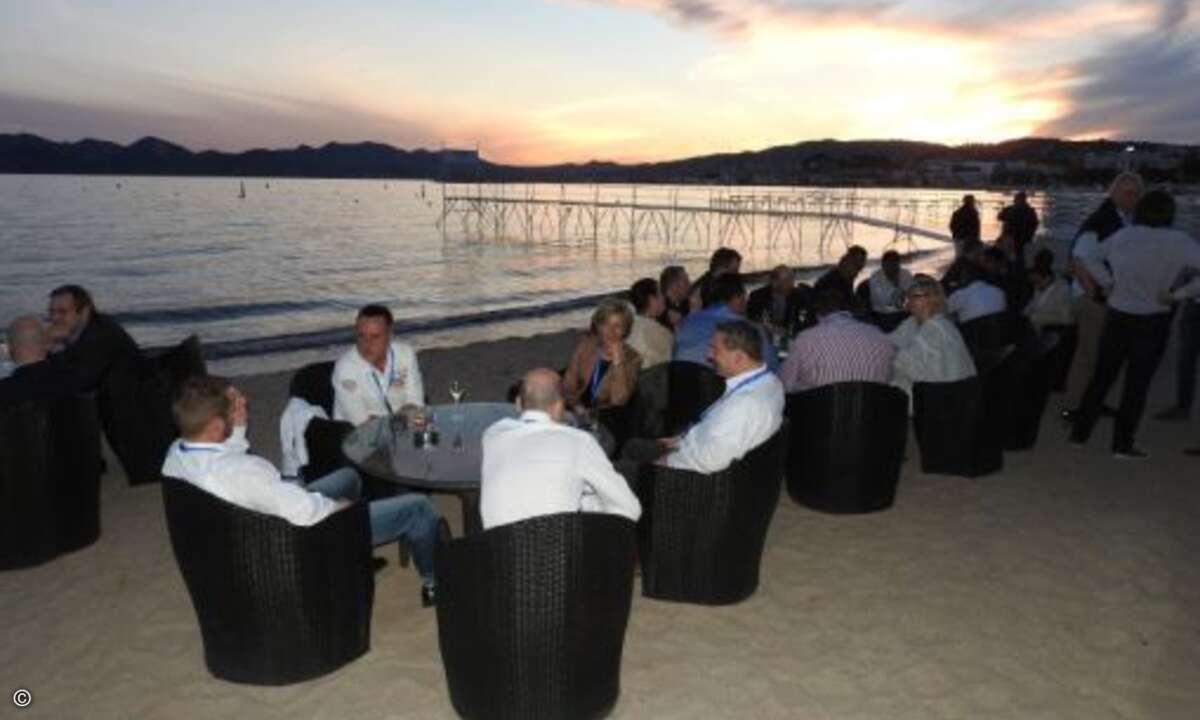 Entspannte Stimmung bis in den späten Abend (Foto: Sophos)
