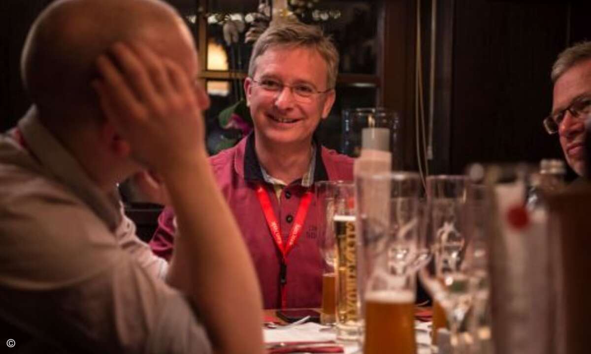 Abends wurden die Erlebnisse auf der Piste noch einmal durchdiskutiert (Foto: SanDisk / Marcel Lämmerhirt)