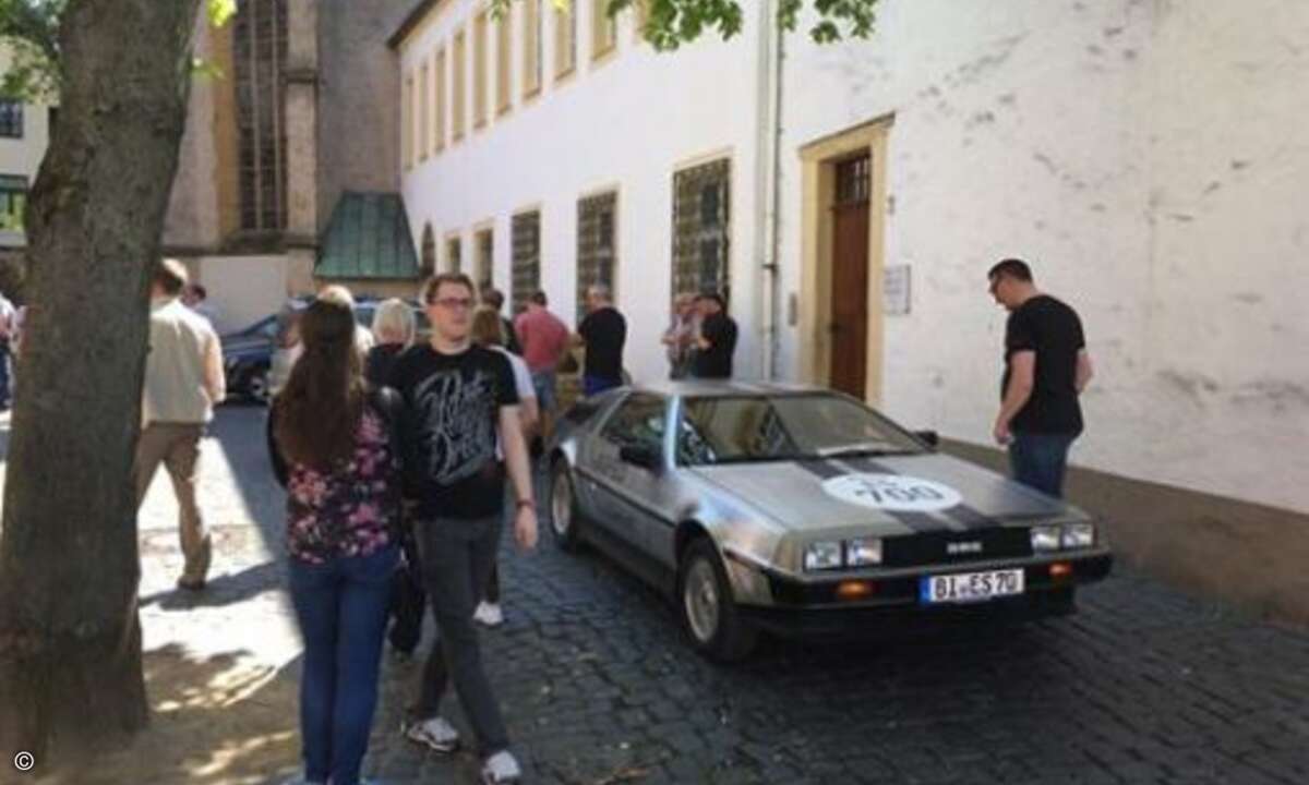 ... und schon kann man mit dem futuristischen Gefährt im mittelalterlichen Klosterhof landen (Foto: Agfeo)