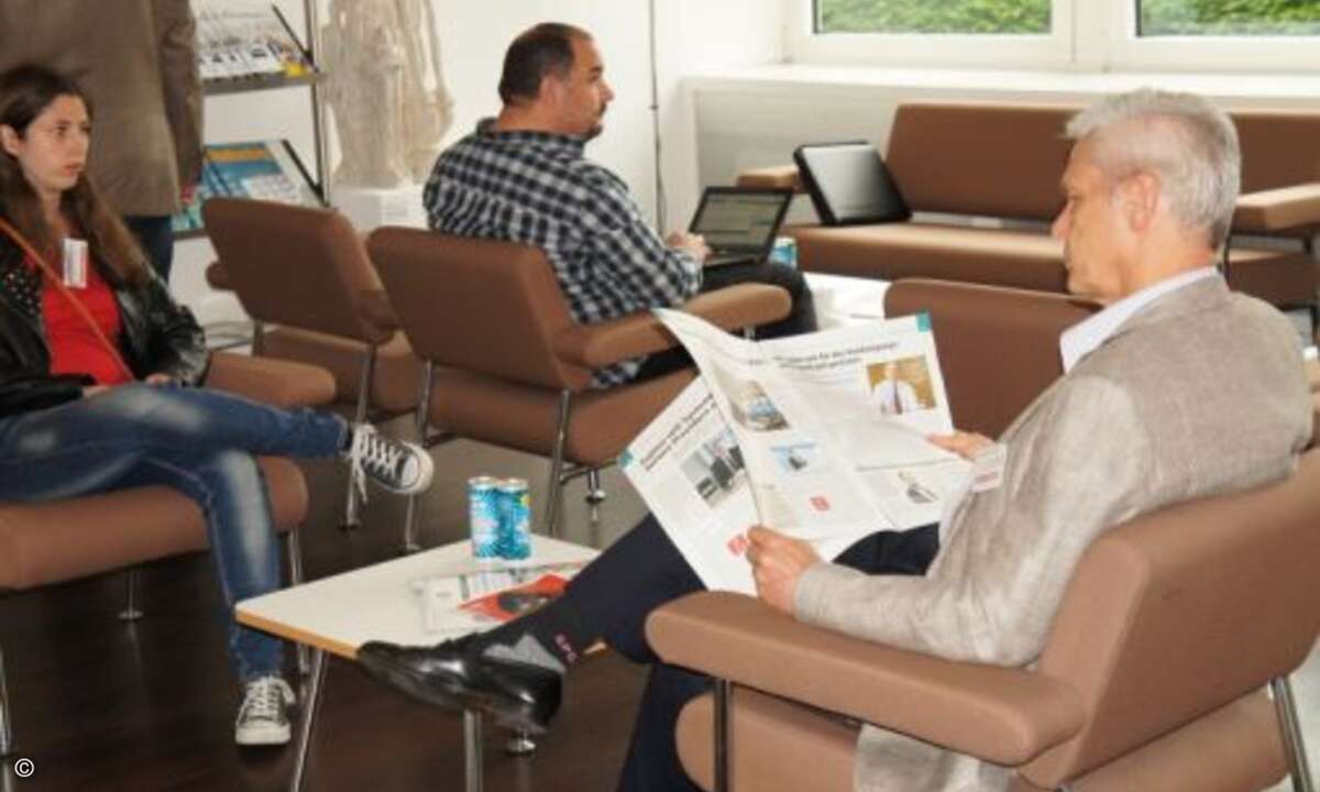 Schnell noch ein Blick in die aktuelle CRN, dann kann es losgehen (Foto: CRN)