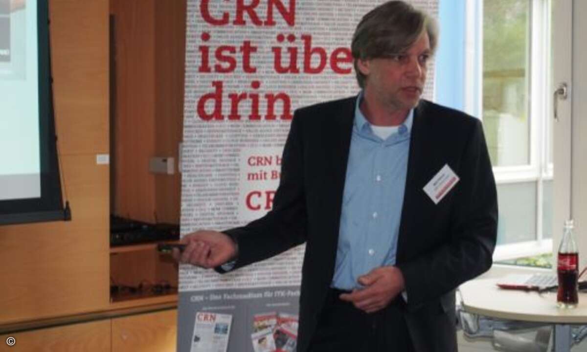 »Wenn der Kühlschrank das Auto lenkt« - in seiner Keynote spricht Maik Wetzel, Channel Sales Director DACH bei Eset, über Sicherheitsrisiken des Internet of Things (Foto: CRN)