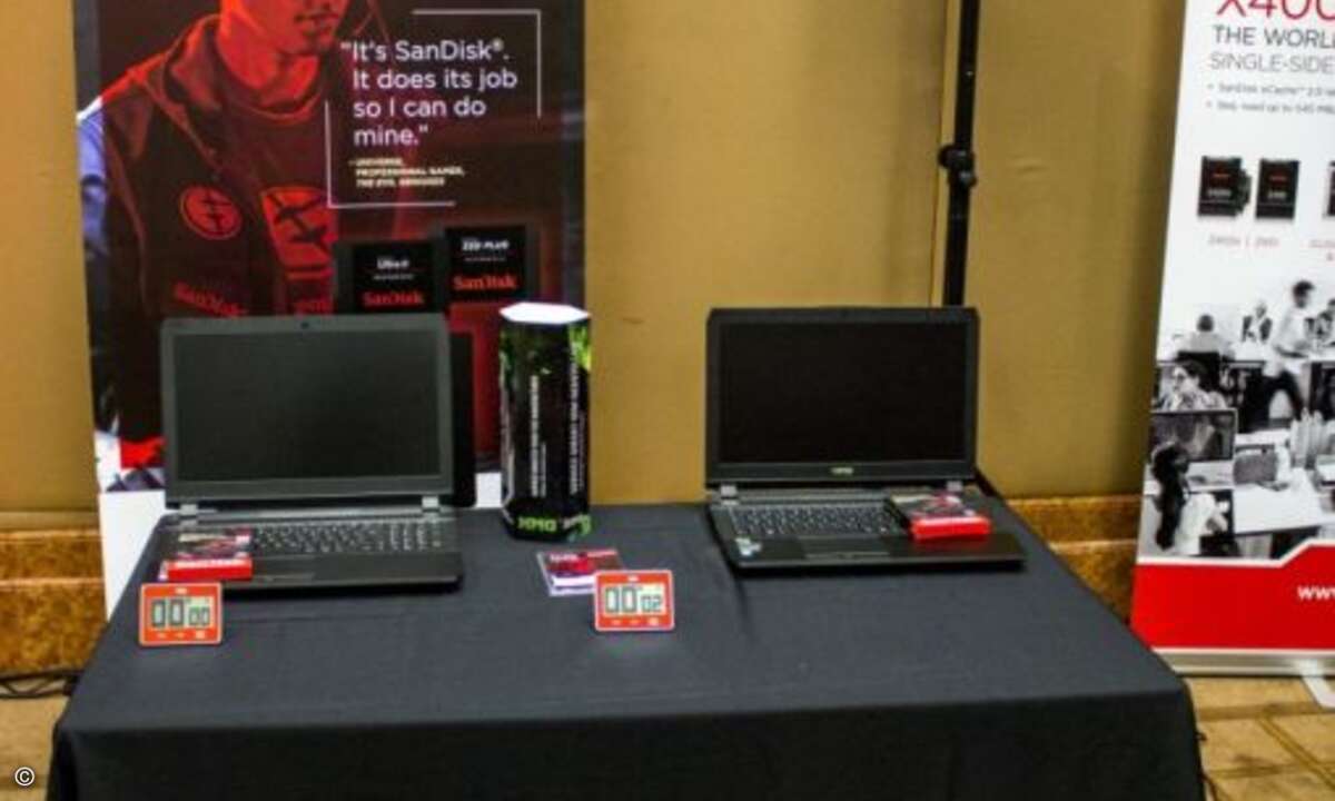 …beispielsweise zeigen, wie schnell sie bei einem Notebook die Festplatte durch eine SSD ersetzen können (Foto: Marcel Lämmerhirt / Sandisk)