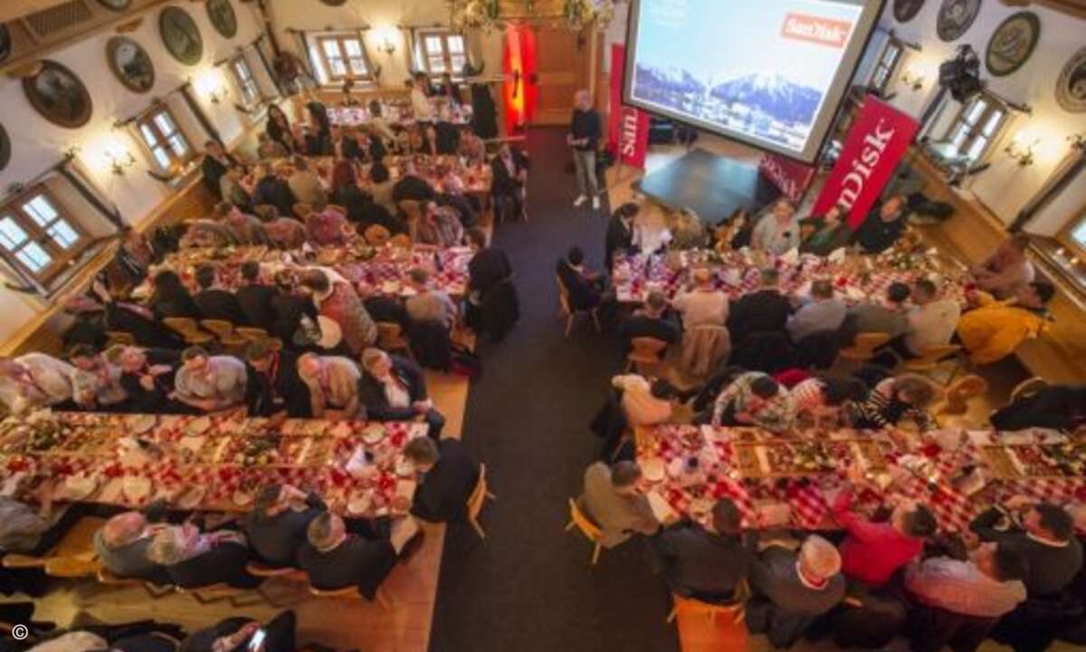 Eine zünftige Brotzeit für die Sandisk-Partner (Foto: Marcel Lämmerhirt / Sandisk)