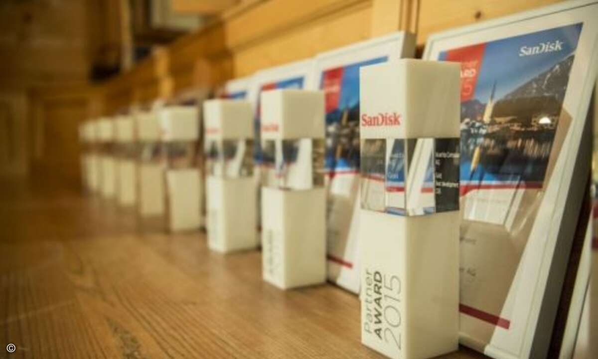 Die begehrten Sandisk-Auszeichnungen für Partner und Distributoren (Foto: Marcel Lämmerhirt / Sandisk)