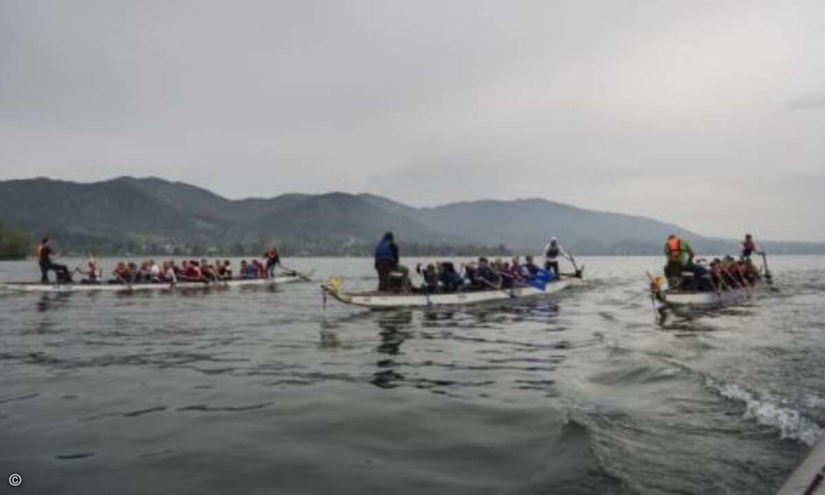 Am nächsten Tag konnten die Pfunde des Abendmahls bei einer Bootsfahrt auf dem Tegernsee wieder abtrainiert werden (Foto: Marcel Lämmerhirt / Sandisk)