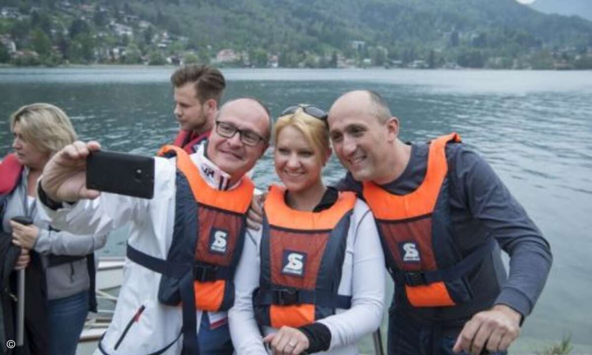 Die einen machten vor dem Start noch schnell ein Selfie (Foto: Marcel Lämmerhirt / Sandisk)