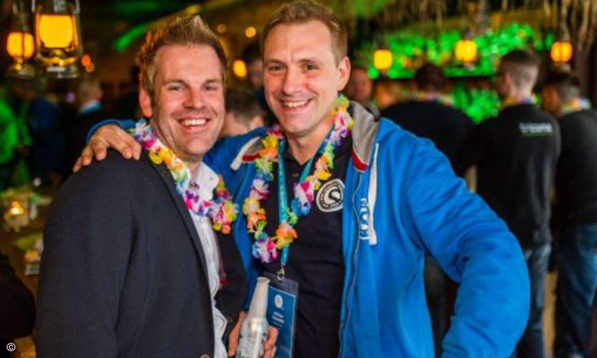 Thomas Gottheil (Shopmacher) und Stefan Hamann (Vorstand Shopware) im entspannten Austausch (Foto: Shopware)