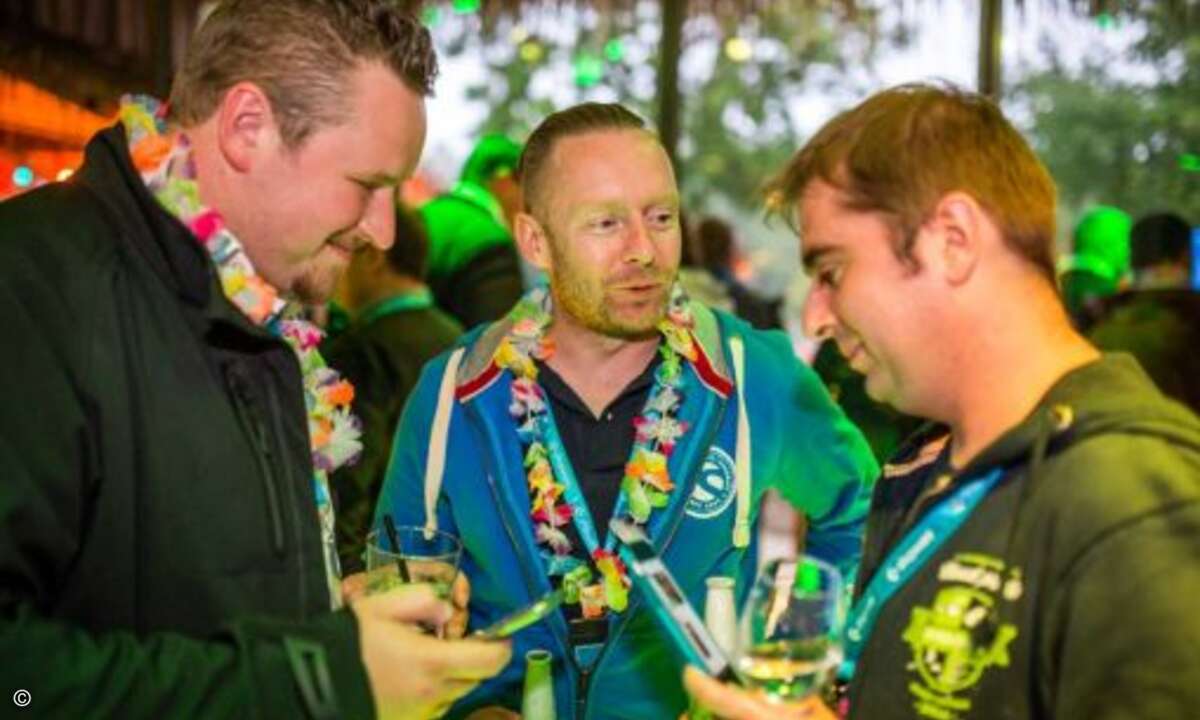 Sigmar Kress (Rhinos Media), Stefan Heyne (Vorstand Shopware) und Thomas Lohner (ScaleCommerce) im Gespräch (Foto: Shopware)