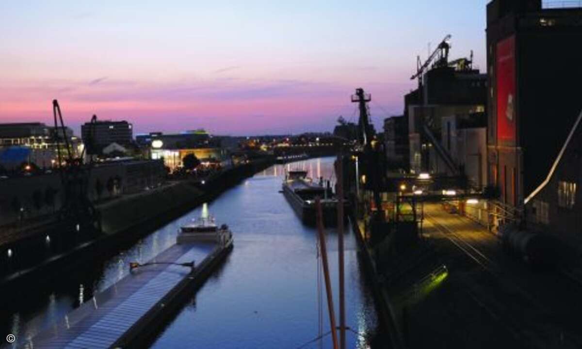 Der alte Zollhafen von Neuss bot den perfekten Veranstaltungsrahmen (Foto: CRN)