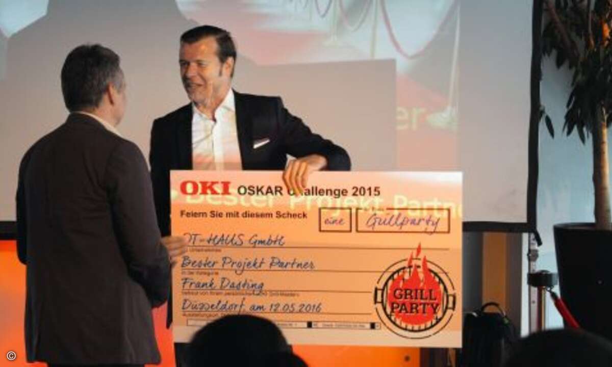 Als bester Projekt-Partner wurde Axel Friedrichs von »IT-Haus« (links) mit einer Grillfeier geehrt (Foto: CRN)