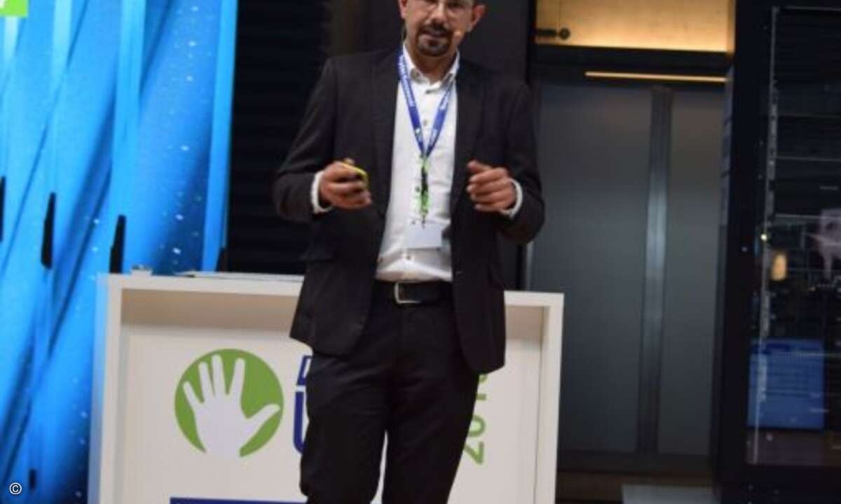 Trotz des Titels Mr. Cloud bei Bluechip bleibt Bogdan Kruszewski bei der Vorstellung der Bluechip-Cloud für Reseller bestens geerdet.