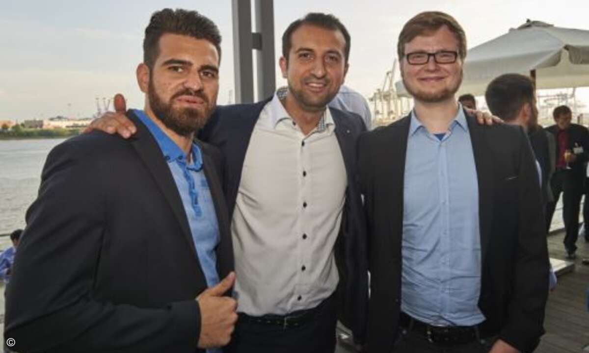 Andreas Papadaniil und Jona Piet Ridderskamp von Antauris neben Mithat Akay von Trend Micro in die Mitte (Foto: Trend Micro)
