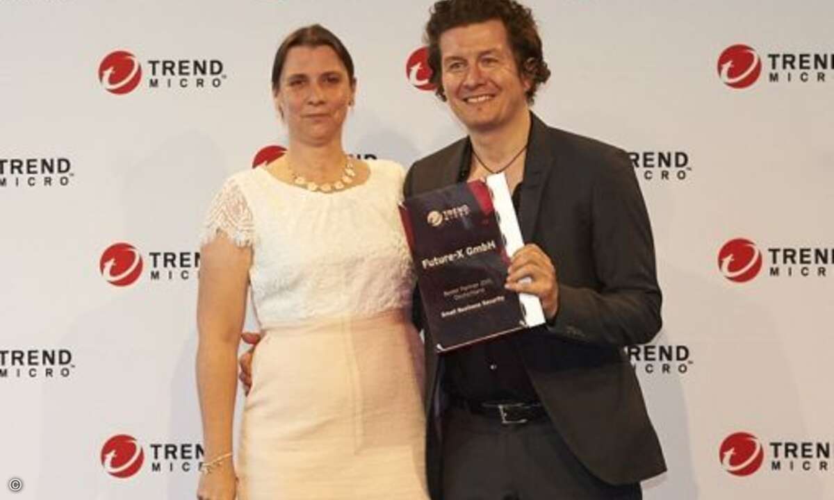 Alexandra Arnold (Trend Micro) mit Martin Kotzur von Future-X, das als bester Partner im Bereich »Small Business Security« ausgezeichnet wurde (Foto: Trend Micro)