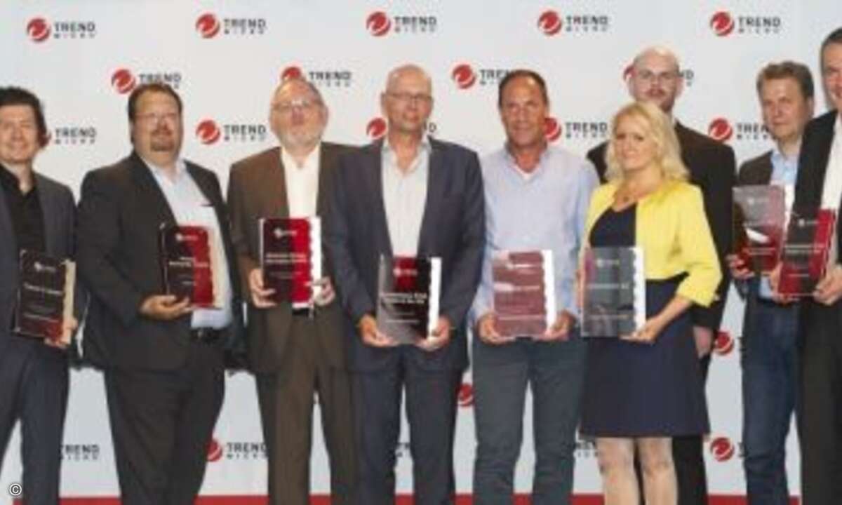 Gruppenbild der Award-Gewinner mit dem Trend Micro-Team: Martin Ninnemann (Trend Micro), Martin Kotzur (Future-X), Michael Seele (Protea Networks), Juergen Kerstan (Westcon), Robert Krick (Systemhaus Krick), Thomas Rath (Cancom), Tanja Schöffmann (Co
