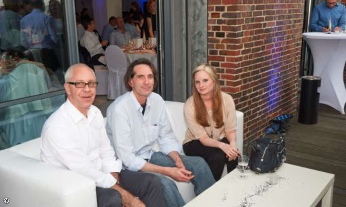 Erich Wiesinger und Alexander Austein von Arrow mit Claudia Fuchs von ACP IT Solutions (Foto: Trend Micro)
