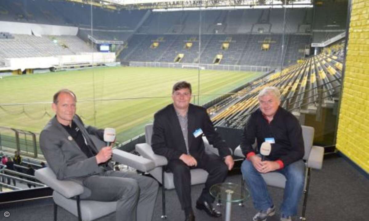 (v. links) Tarox-Vorstand Matthias Steinkamp besuchte zwischendurch auch das schicke CRN-TV-Studio im Signal Iduna-Park, wo Samba Schulte und Martin Fryba von CRN die VIP-Interviews führten (Bild: CRN)