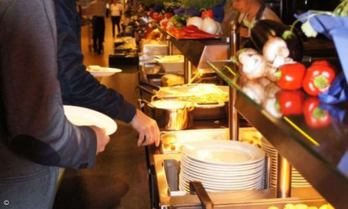 Das Buffet bot unter anderem typische Spezialitäten aus dem Ruhrpott (Bild: CRN)