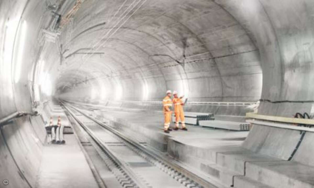 Der Gotthard-Basistunnel wird mit seinen rund 57 km Länge über Jahrzehnte der längste Tunnel der Welt sein. ABB wurde beauftragt, die Mittelspannungsversorgung für die Tunnelinfrastruktur sicherzustellen. Zahlreiche ABB-Transformatoren sorgen ebenfal