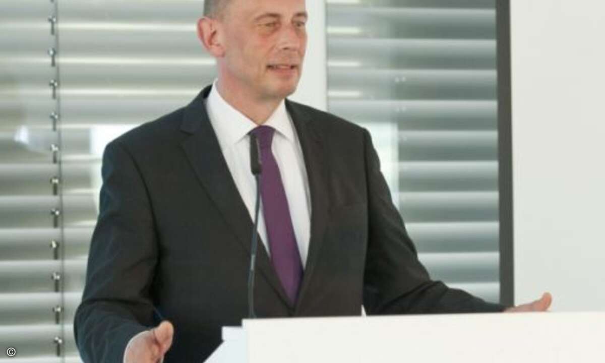 … Thüringens Wirtschaftsminister Wolfgang Tiefensee gekommen (Foto: Eset)