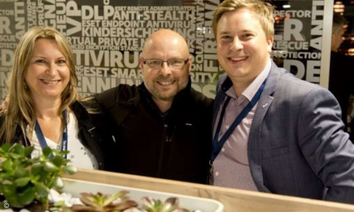Sebastian Berndt von Eset (rechts) mit Gästen (Foto: Eset)