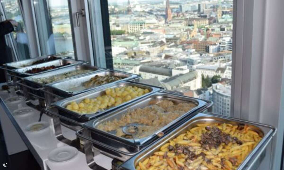 Die Gäste konnten leckeres Essen bei beeindruckendem Panorama genießen.(Bild:CRN)